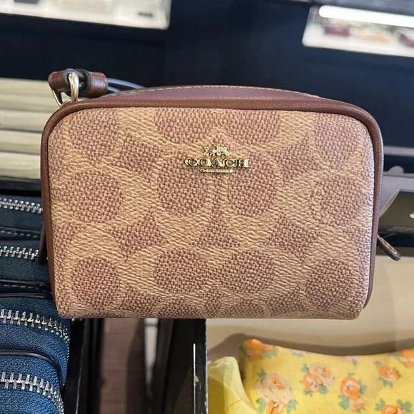 Coach Pouch Wristlet In Signature Canvas CW907 IMXHE - Picture 1 of 8